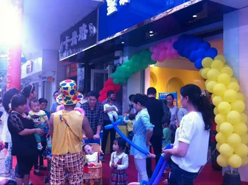 心動嗎？皇家迪智尼玩具店年前生意火爆