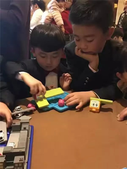 皇家迪智尼-益智玩具體驗(yàn)