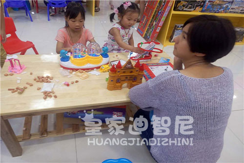 皇家迪智尼培養(yǎng)少兒的動(dòng)手能力