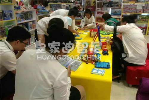 玩具擺放陳列不對導(dǎo)致寶寶斜看