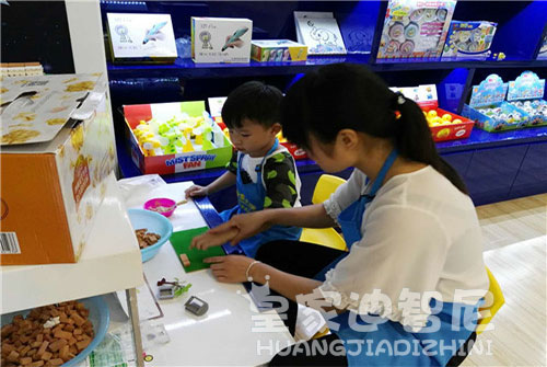 玩具加盟店日常經(jīng)營怎樣才能更有特色?