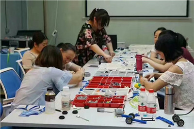 樂(lè)高機(jī)器人,兒童diy培訓(xùn)-皇家迪智尼公司總部加盟商培訓(xùn)