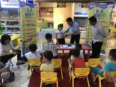 樂高機器人,兒童diy培訓(xùn),益智玩具店加盟-皇家迪智尼公司總部加盟商培訓(xùn)