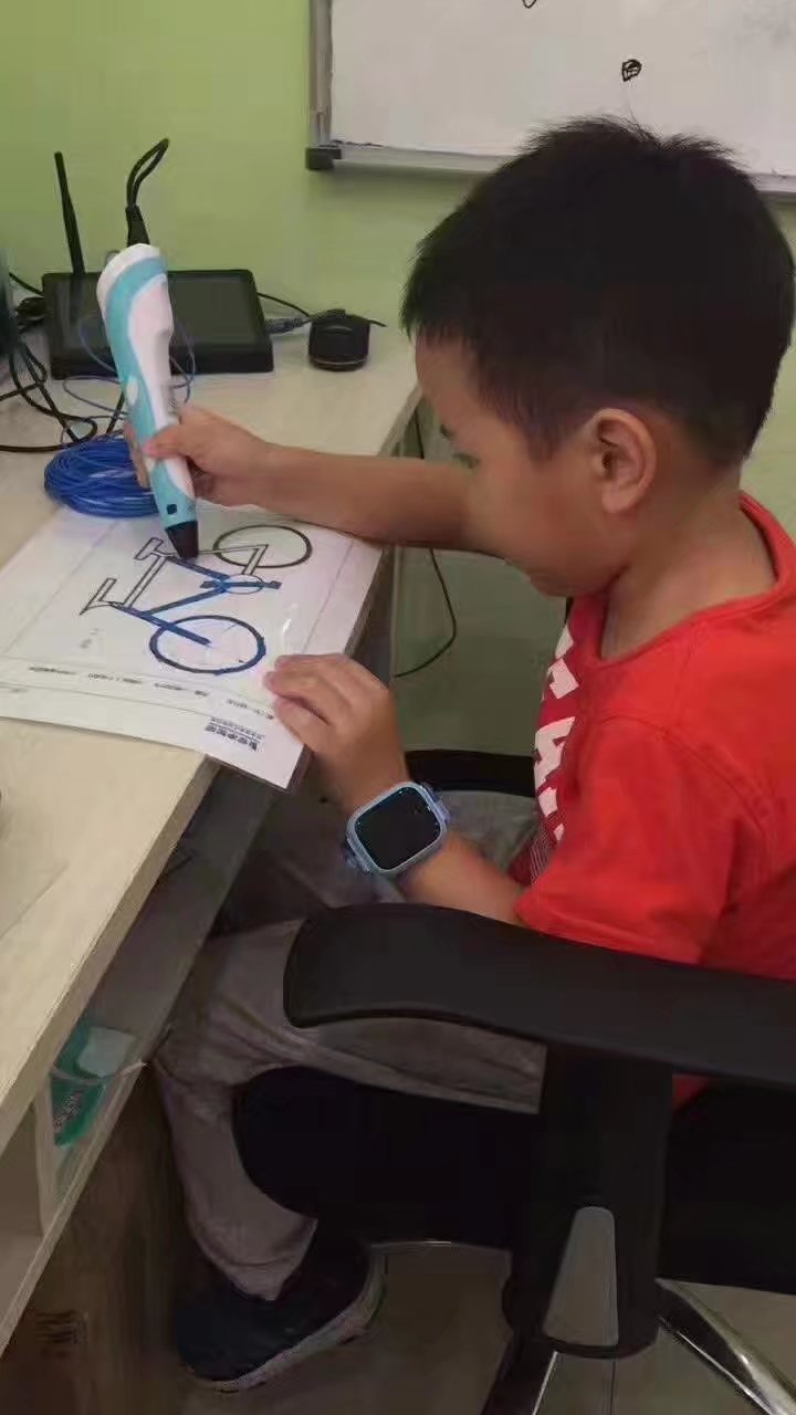 皇家迪智尼,體驗(yàn)3D打印筆畫出你的專屬作品