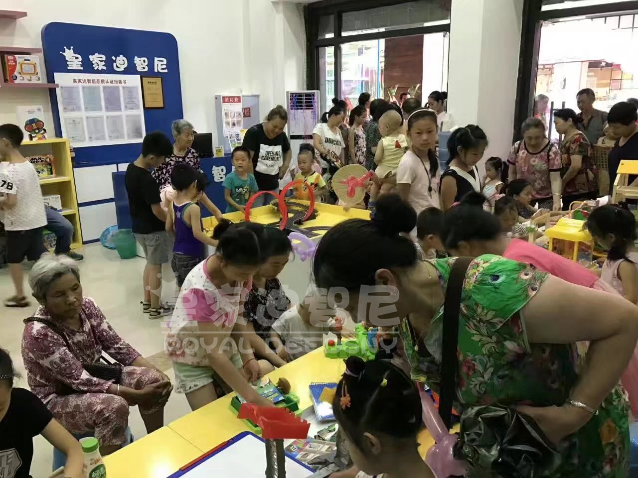 皇家迪智尼兒童玩具店加盟優(yōu)勢(shì)值得你信賴！