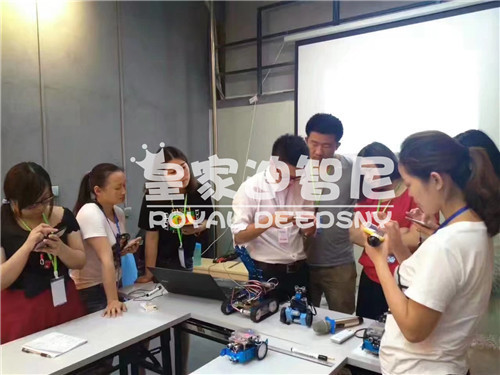 李總理談話：“創(chuàng)客”為眾多人提供了公平競(jìng)爭(zhēng)的機(jī)會(huì)
