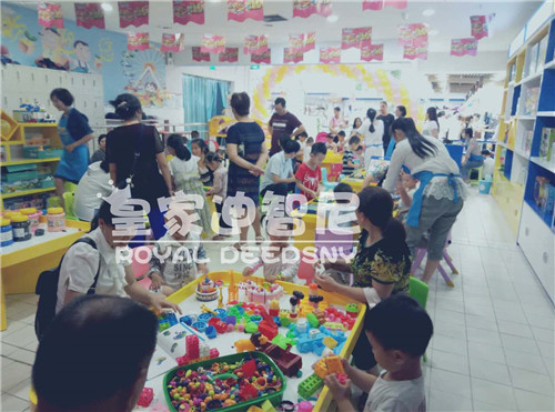玩具加盟店 -玩具店開業(yè)-皇家迪智尼兒童玩具店加盟官網(wǎng)