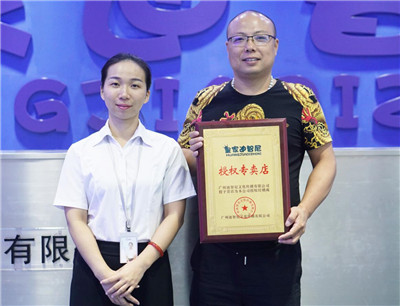 加盟玩具店簽約：慶祝江蘇的唐先生簽約成功！