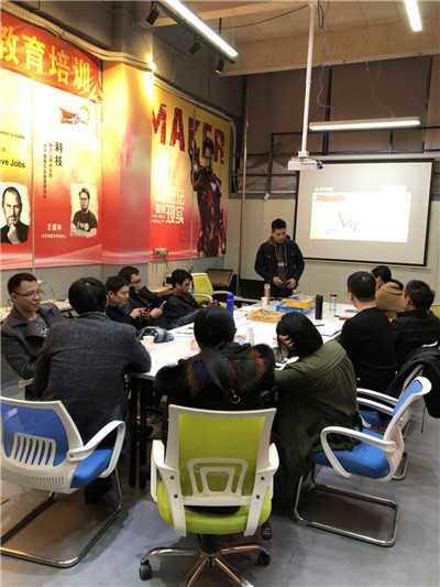 開玩具加盟店培訓什么？看看什么才是專業(yè)？