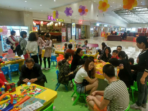 周末北京胡老板益智玩具加盟連鎖店開業(yè)嘍！