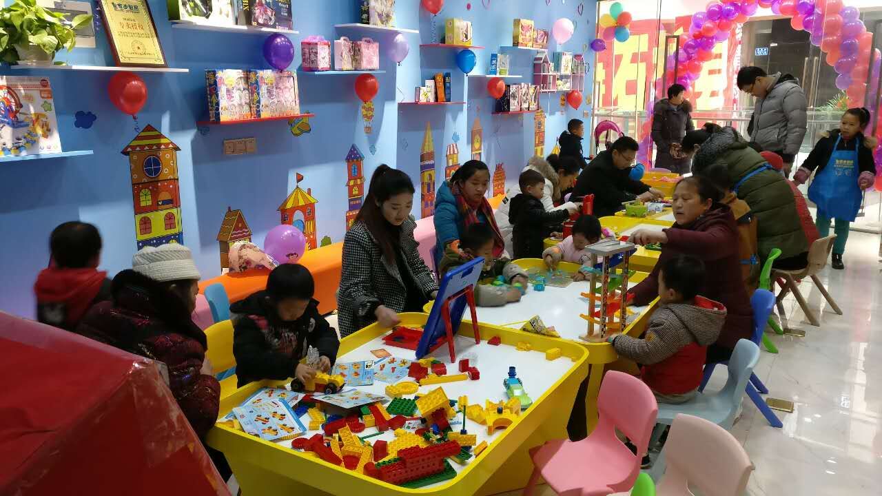 皇家迪智尼的益智玩具加盟店那么火爆，加盟費(fèi)貴嗎？