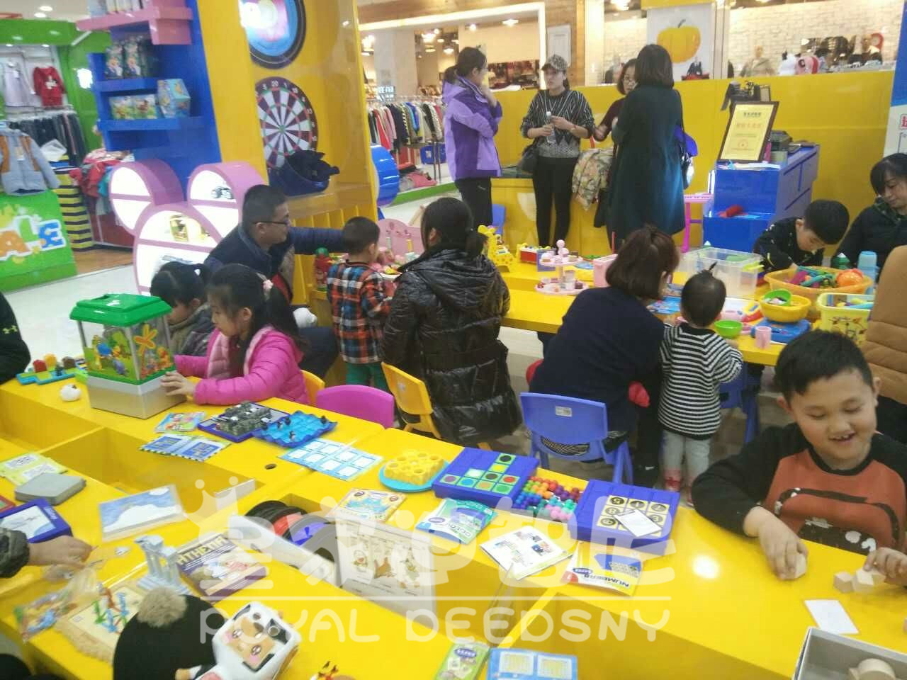 皇家迪智尼的玩具加盟店投資費(fèi)用低，品牌怎樣？