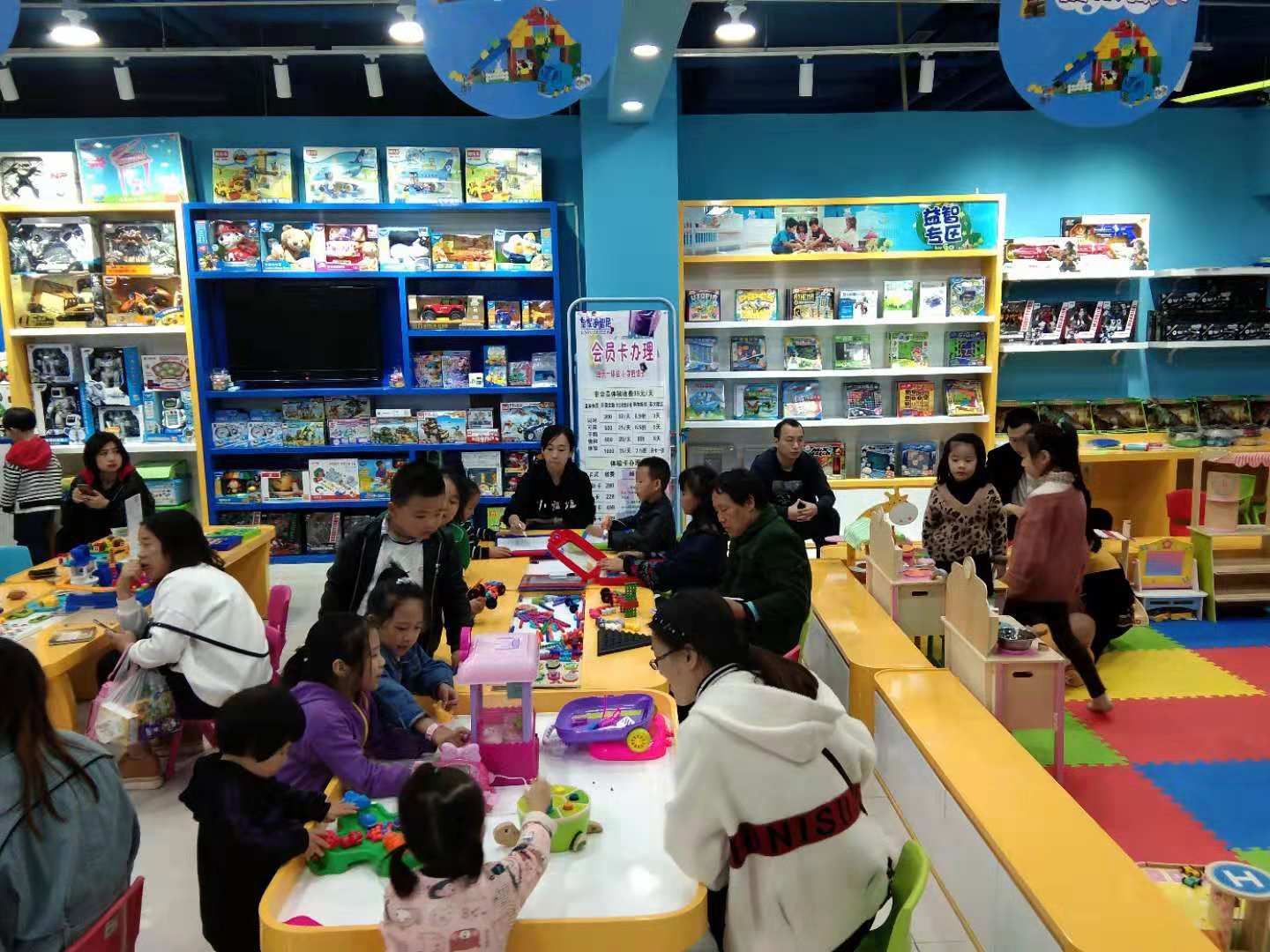 女人創(chuàng)業(yè)項目哪些？皇家迪智尼玩具店加盟如何？