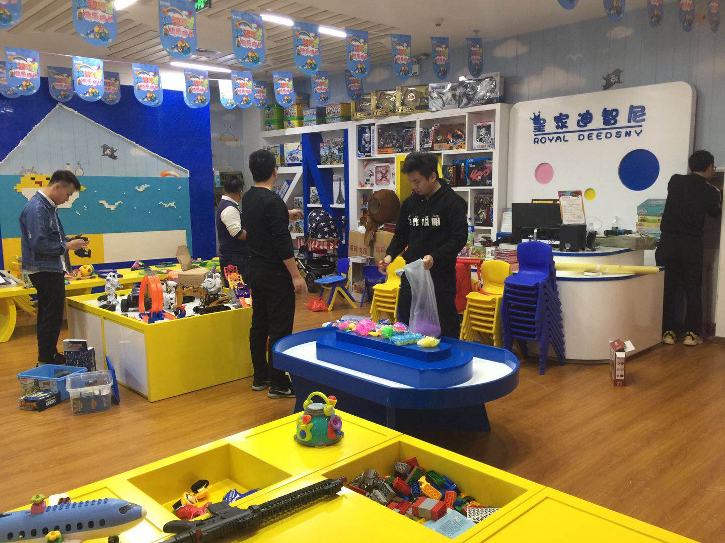 玩具加盟店要怎樣經(jīng)營才不會(huì)太“兒童”化