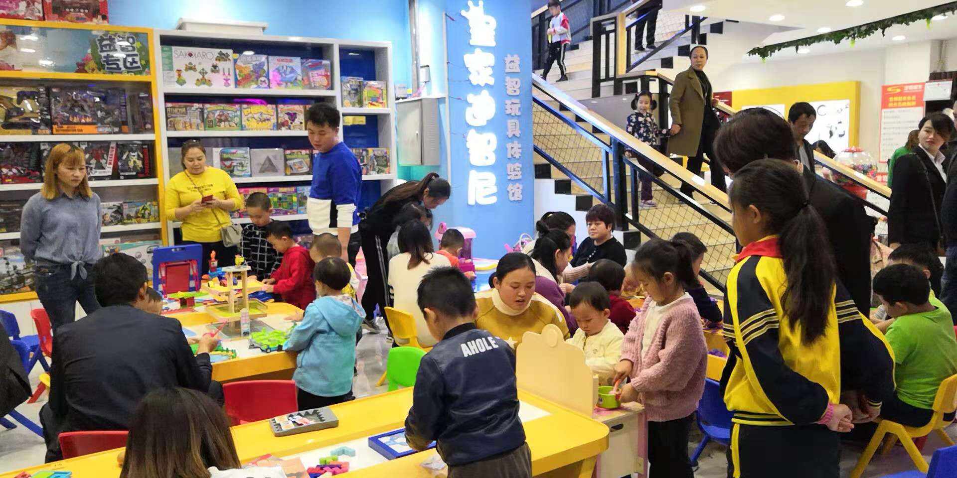 玩具店加盟要準(zhǔn)備哪些東西呢？來參考解皇家迪智尼！  