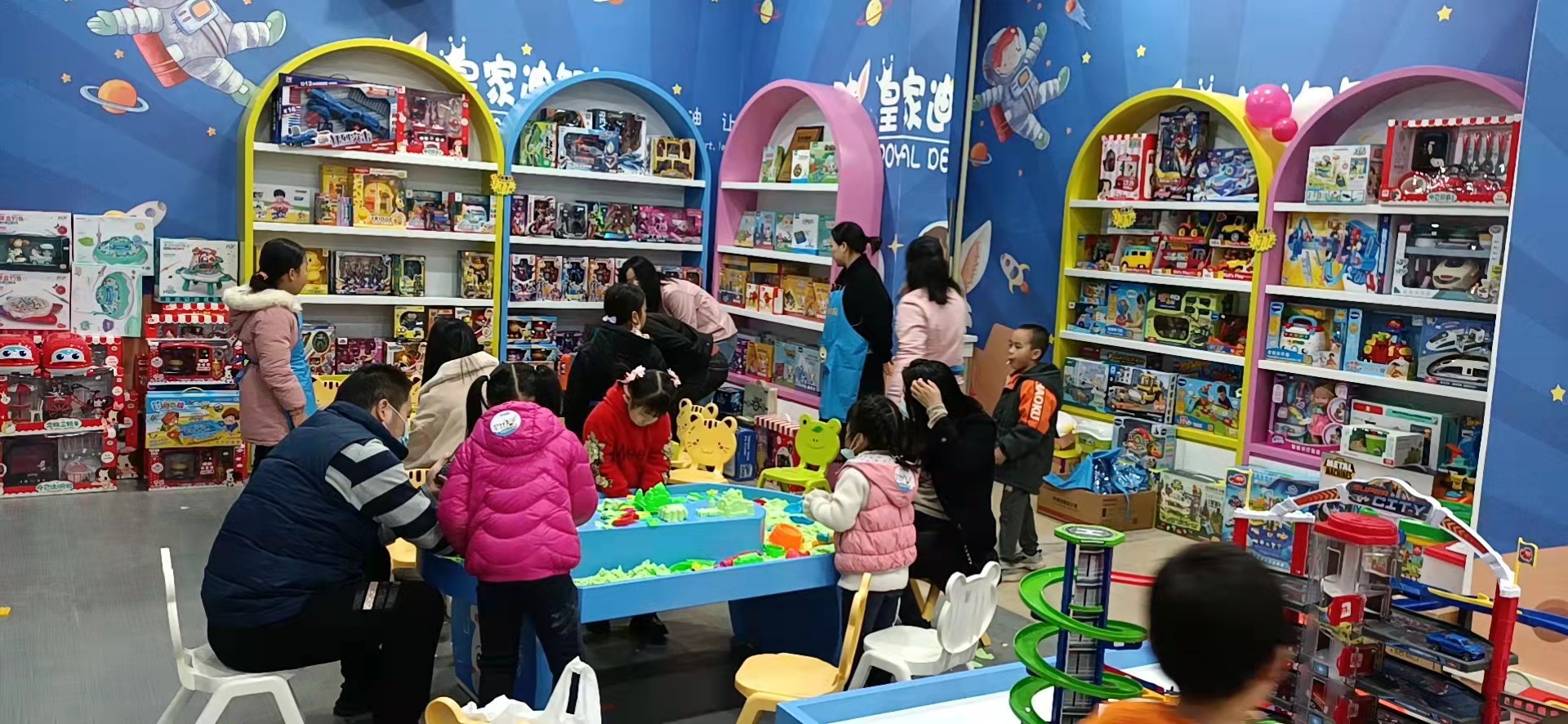 皇家迪智尼加盟八大優(yōu)勢，助力營收！