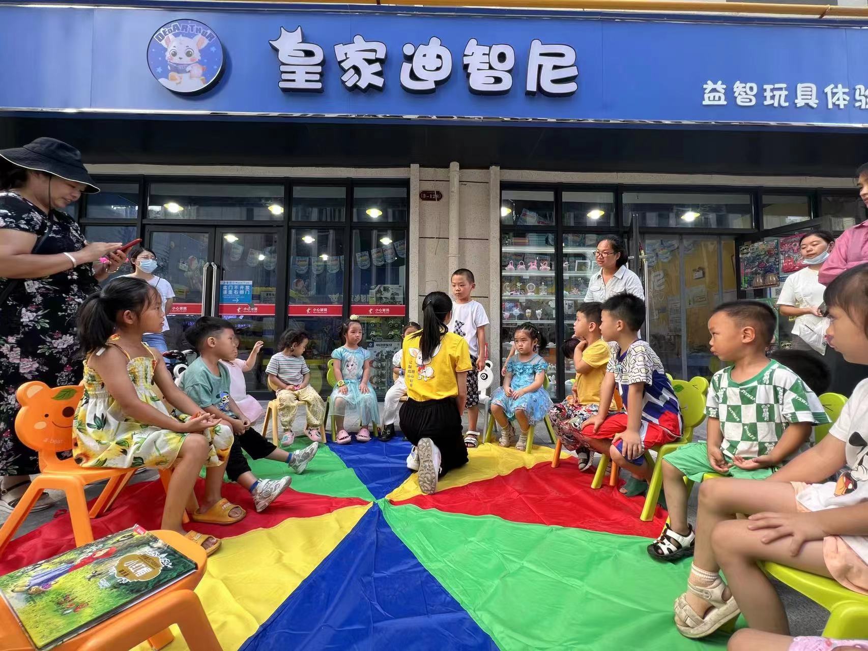 想要保持玩具店人氣持續(xù)火爆的老板，需要注意的細(xì)節(jié)！