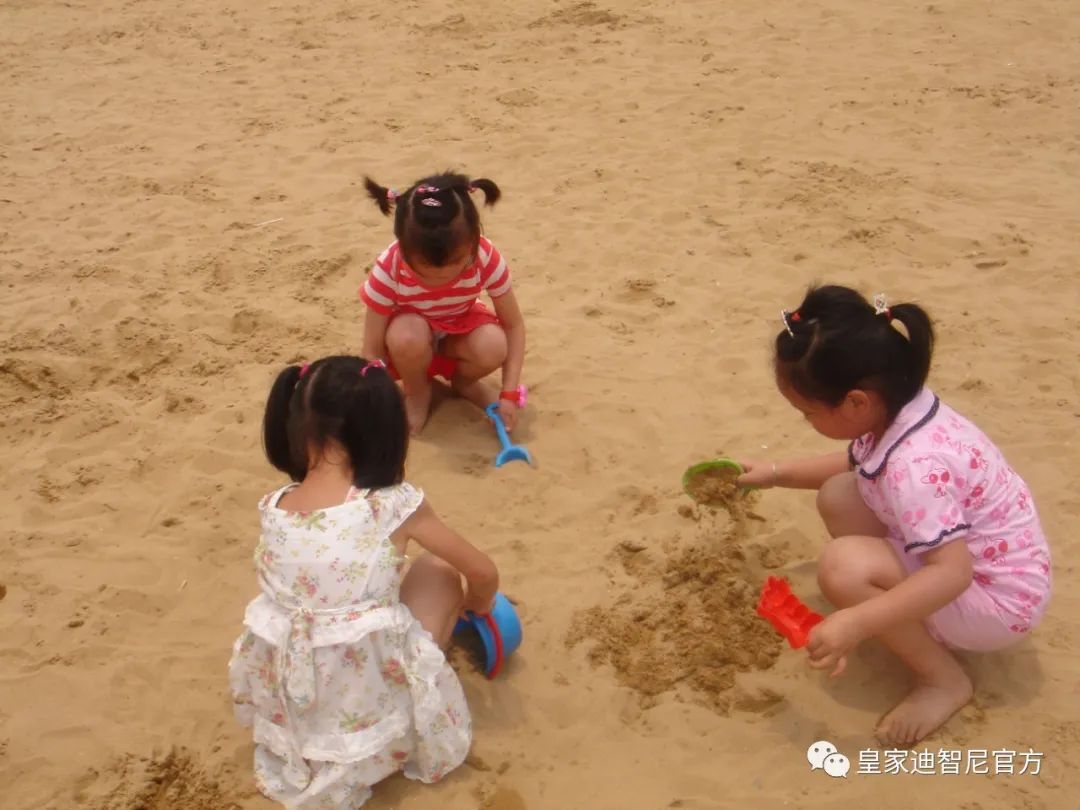 皇家迪智尼 I 為什么孩子那么喜歡玩沙子，這有什么奧妙嗎？