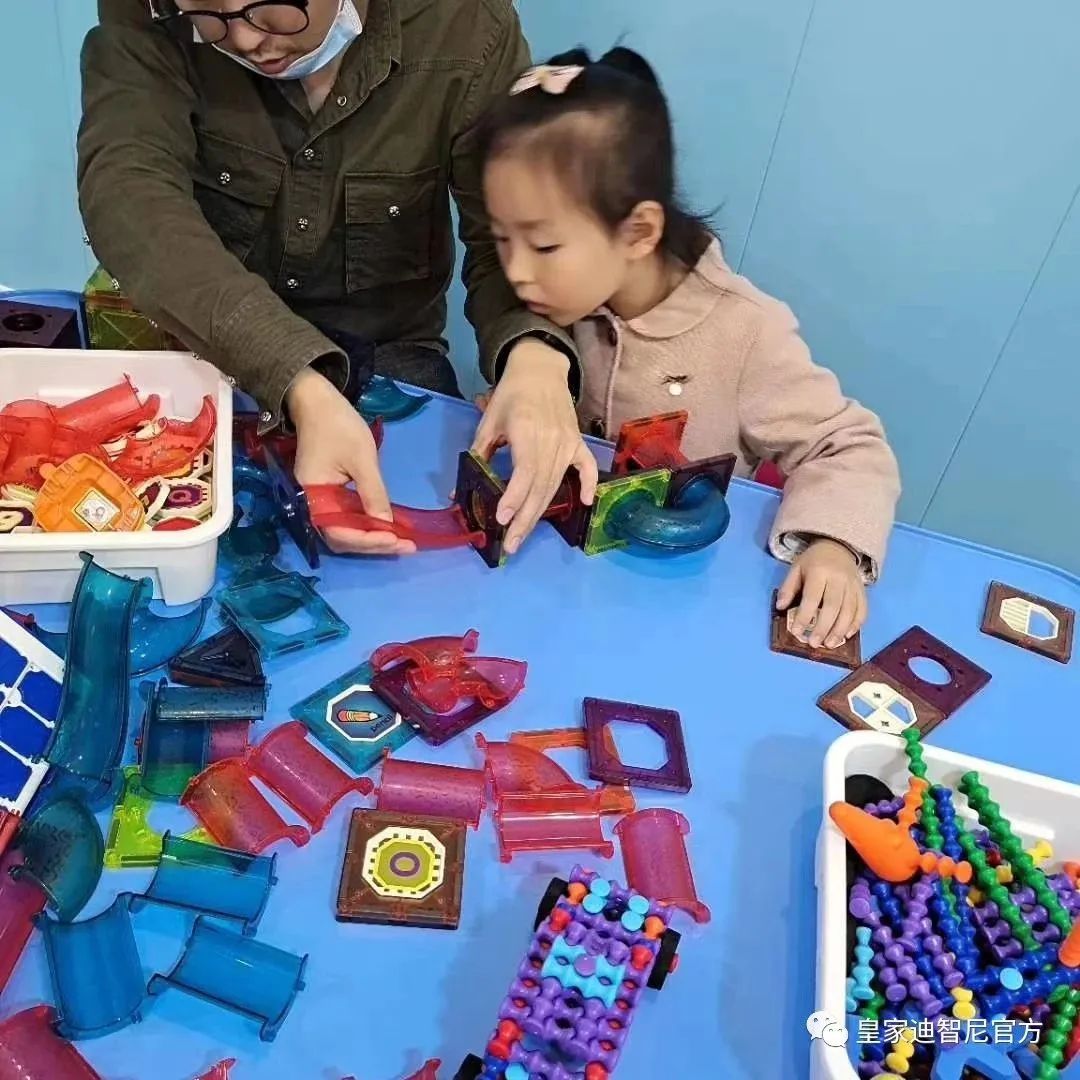 皇家迪智尼 I 店鋪老板靠積木玩具德營銷理念打開市場??！