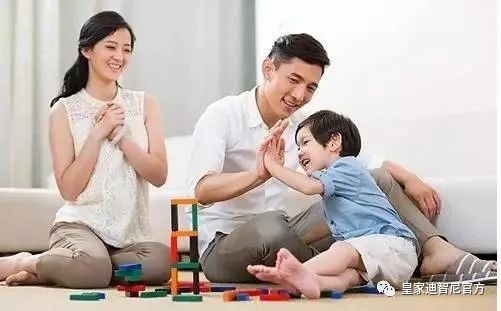 皇家迪智尼 I 和店里小朋友溝通，千萬不要說教，而是共情！！