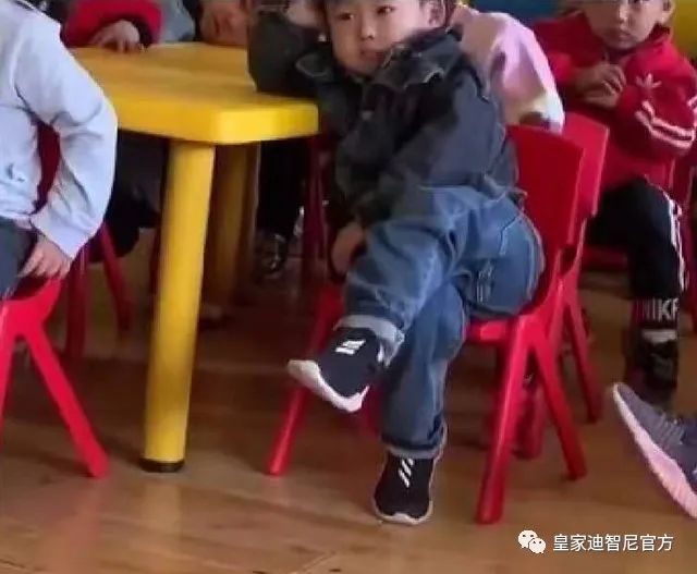 皇家迪智尼 I 面對(duì)孩子一言不合就“擺爛”，父母該怎么處理?。?！