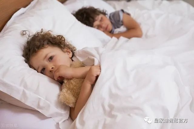 皇家迪智尼 I 哄睡、再三催促，孩子就是晚上就不愿意睡覺?。?！
