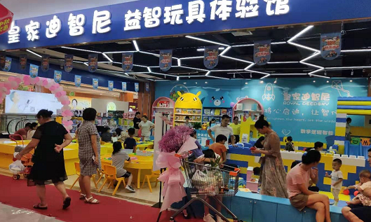 皇家迪智尼總部背后藏著一支強(qiáng)大的團(tuán)隊(duì)撐起后端一片天！