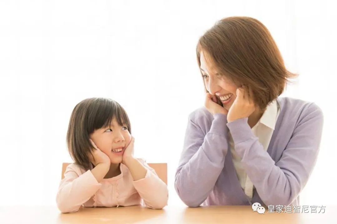 皇家迪智尼 I 孩子太黏媽媽，絕對不是單純的缺乏安全感哦?。?！