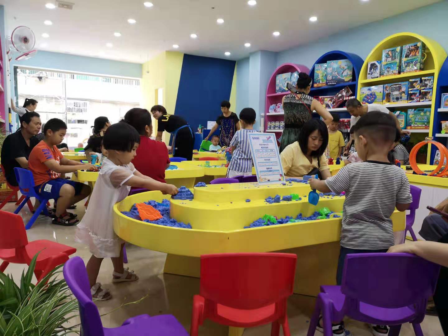 皇家迪智尼 I 寶媽帶娃創(chuàng)業(yè)，如何做到兩不誤，讓自己的人生更幸福！